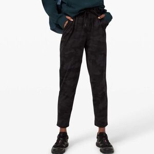 Lululemon Keep Moving Pant 7/8 High-Rise Heritage 365 Camo Deep Coal size 6